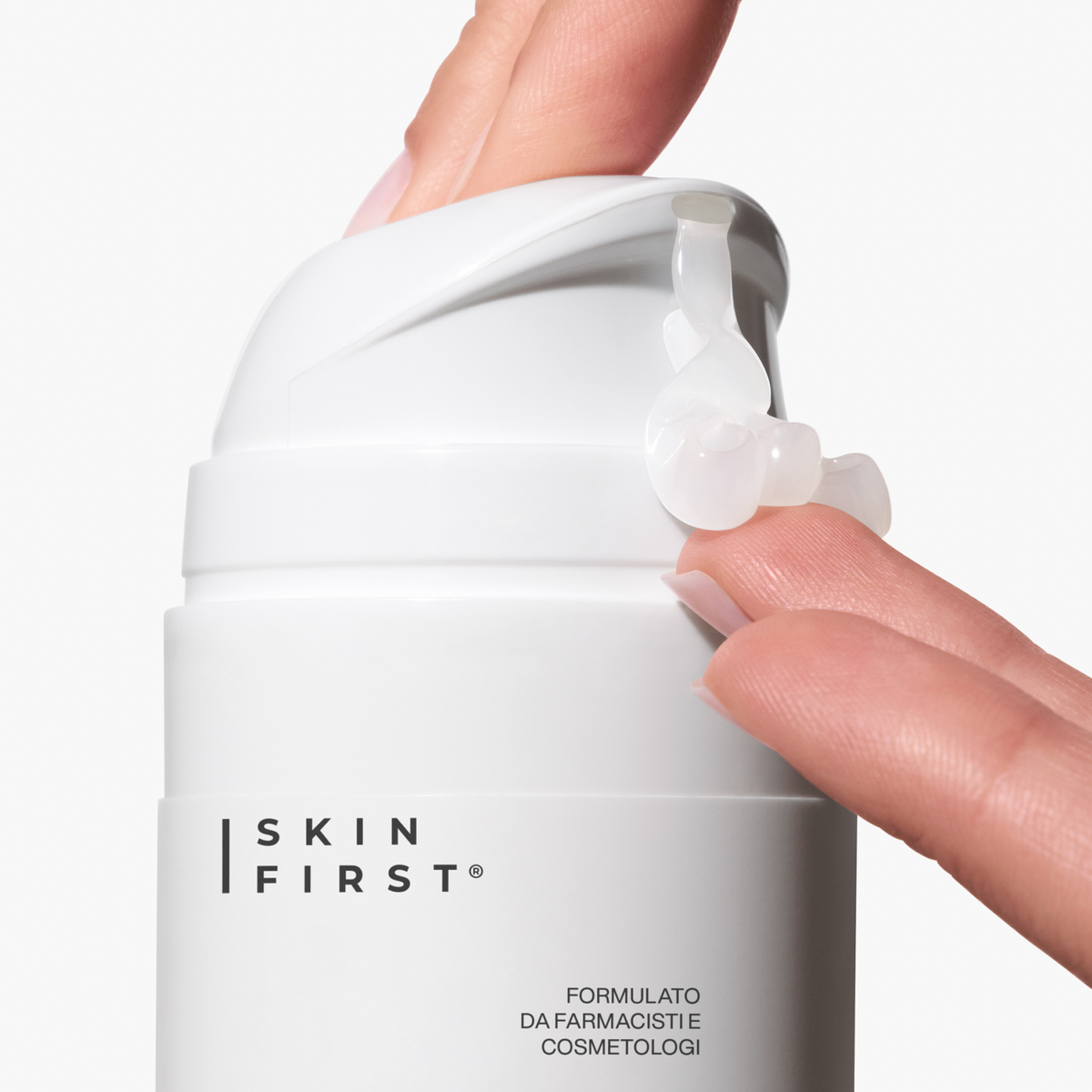 Olio Detergente Struccante Skin First per la detersione del viso