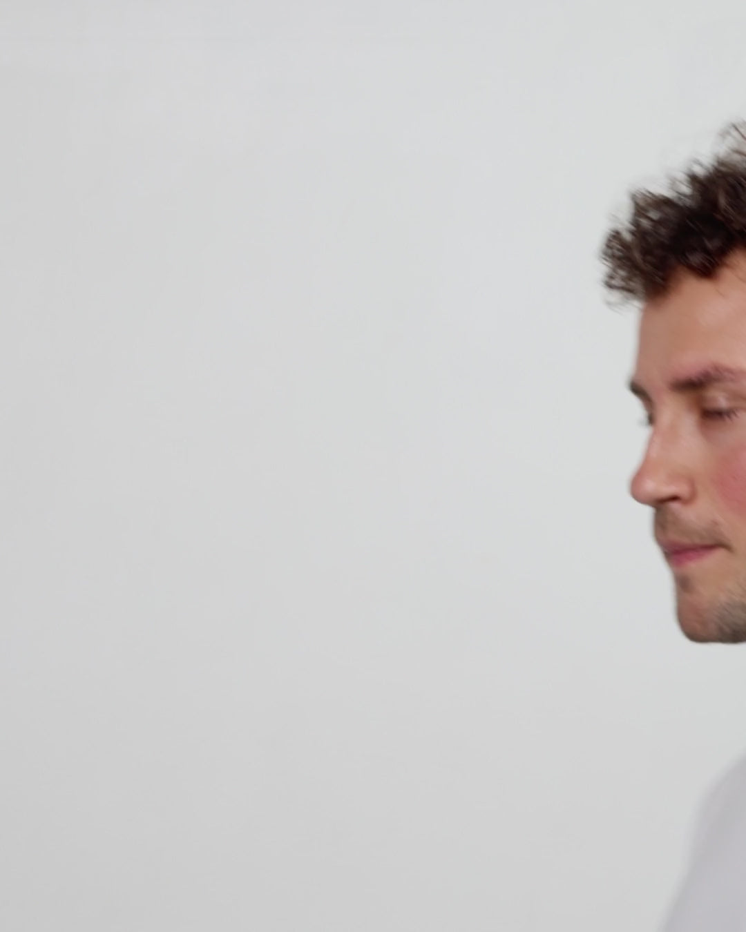 Carica il video: _protocollo-skincare-pelle-sensibile-rossori